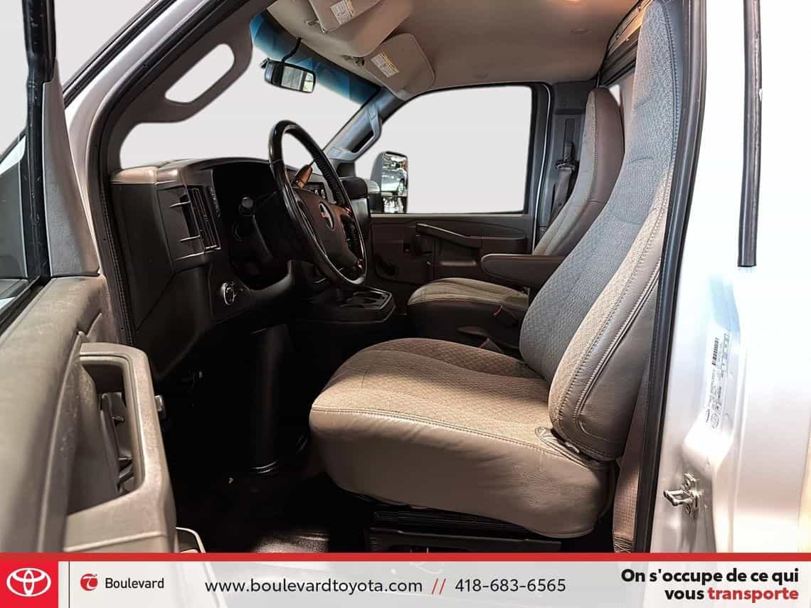 Image 9 GMC Savana 3500 Cube 2023