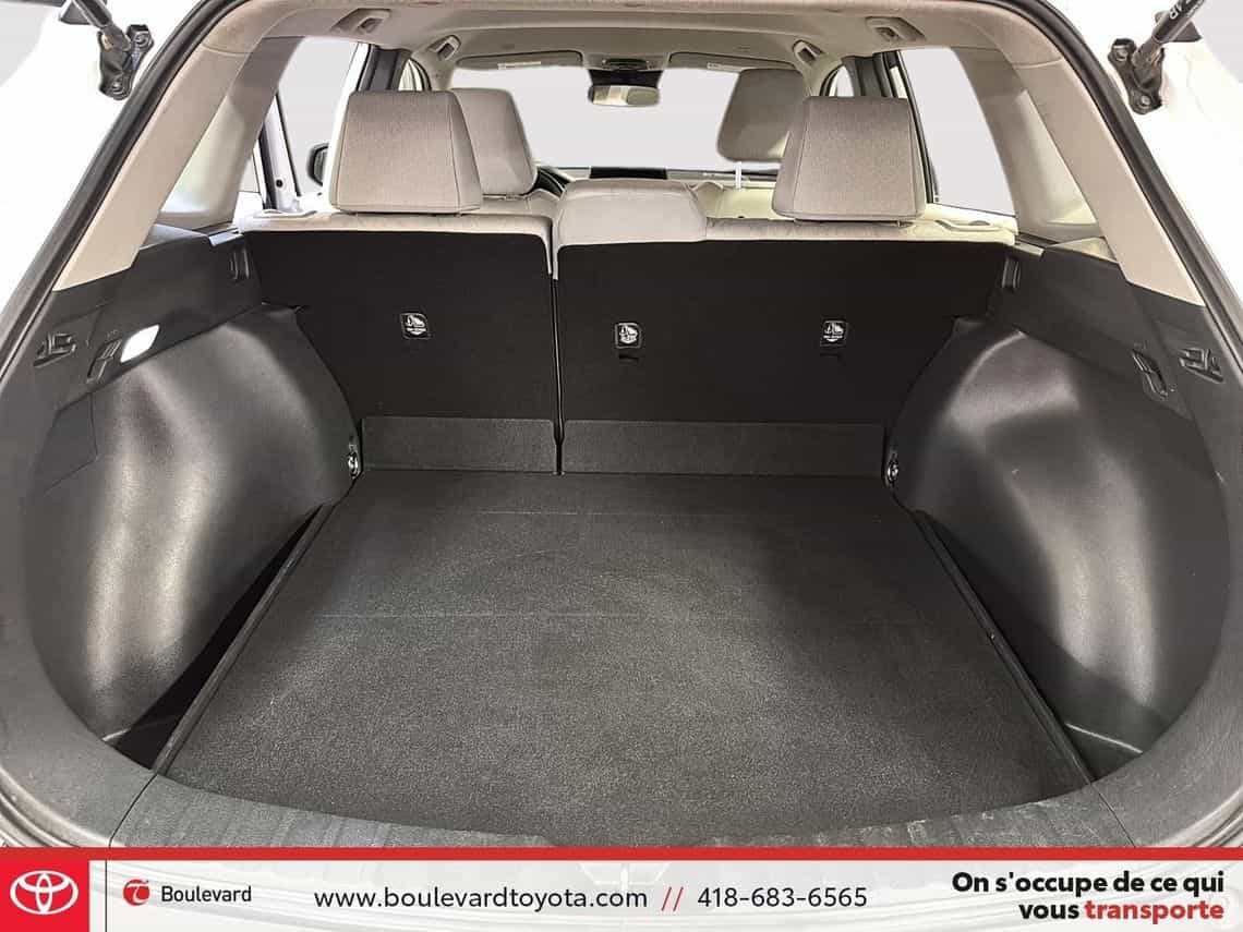 2023 Toyota Corolla Cross L - Image 22