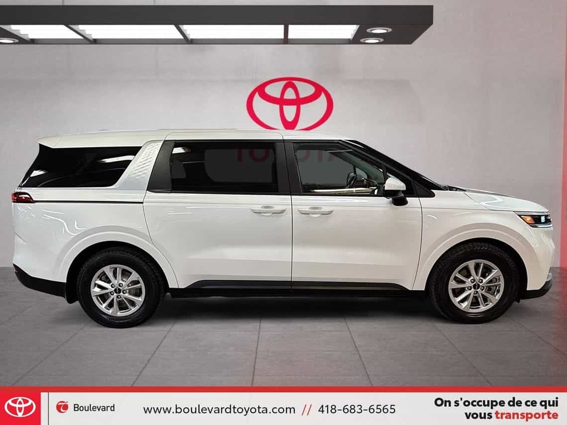 2024 Kia Carnival Lx - Image 3