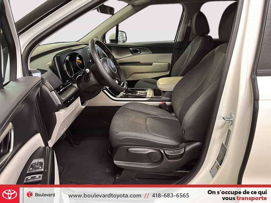 2024 Kia Carnival Lx - Image 17