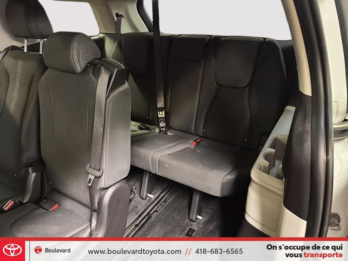2024 Kia Carnival Lx - Image 37