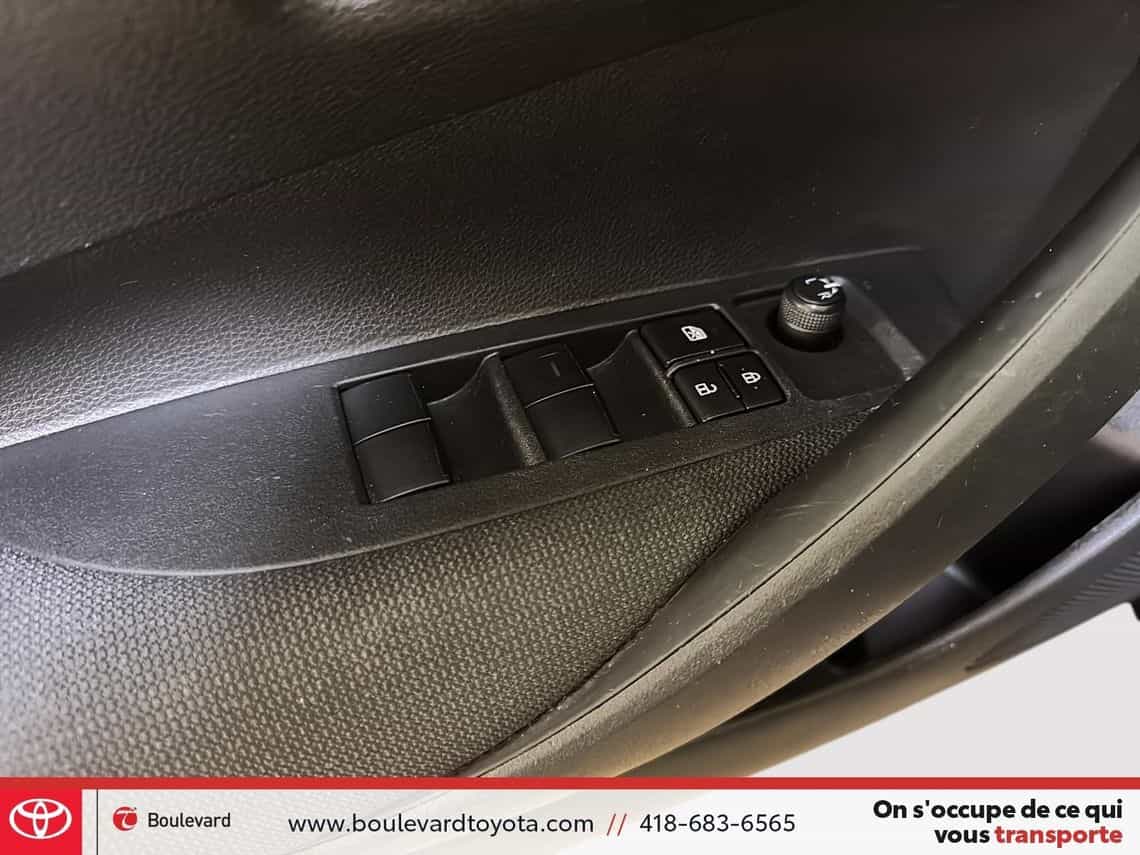 2022 Toyota Corolla LE Améliorer - Image 9