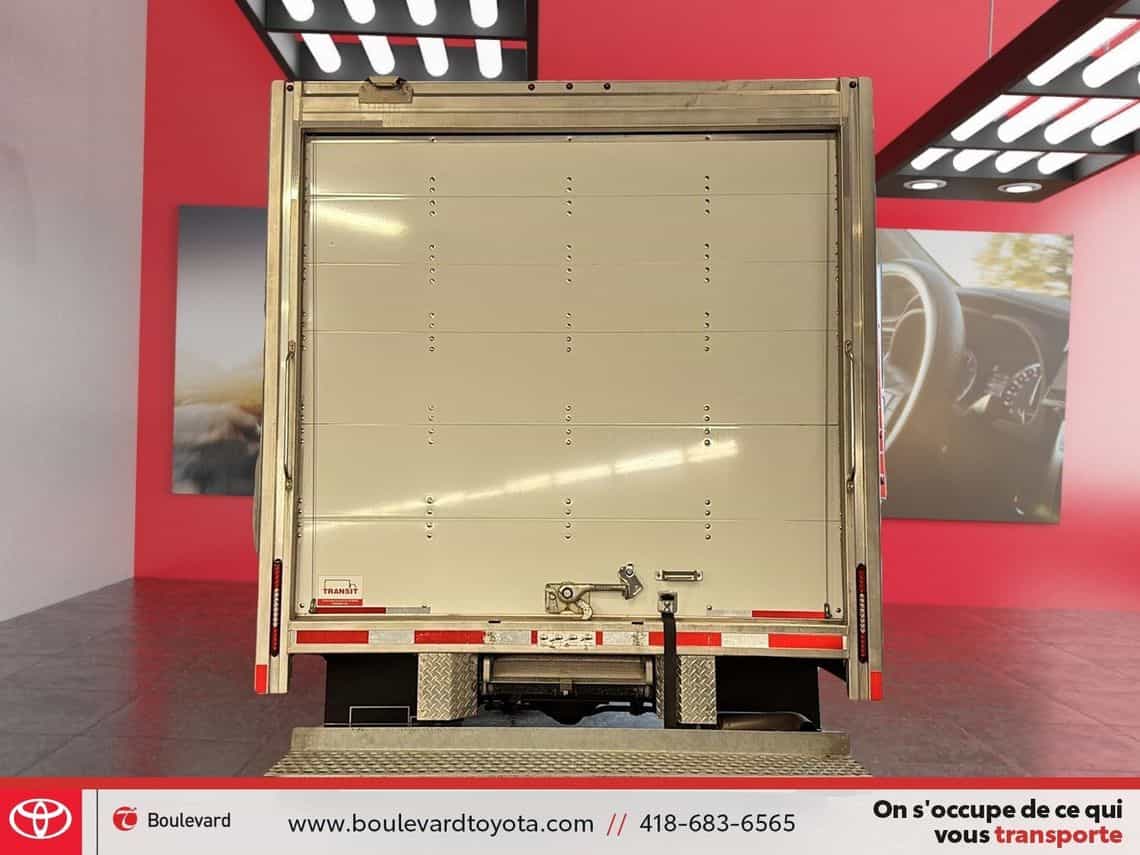 2024 GMC Savana 4500 Cube - Image 4