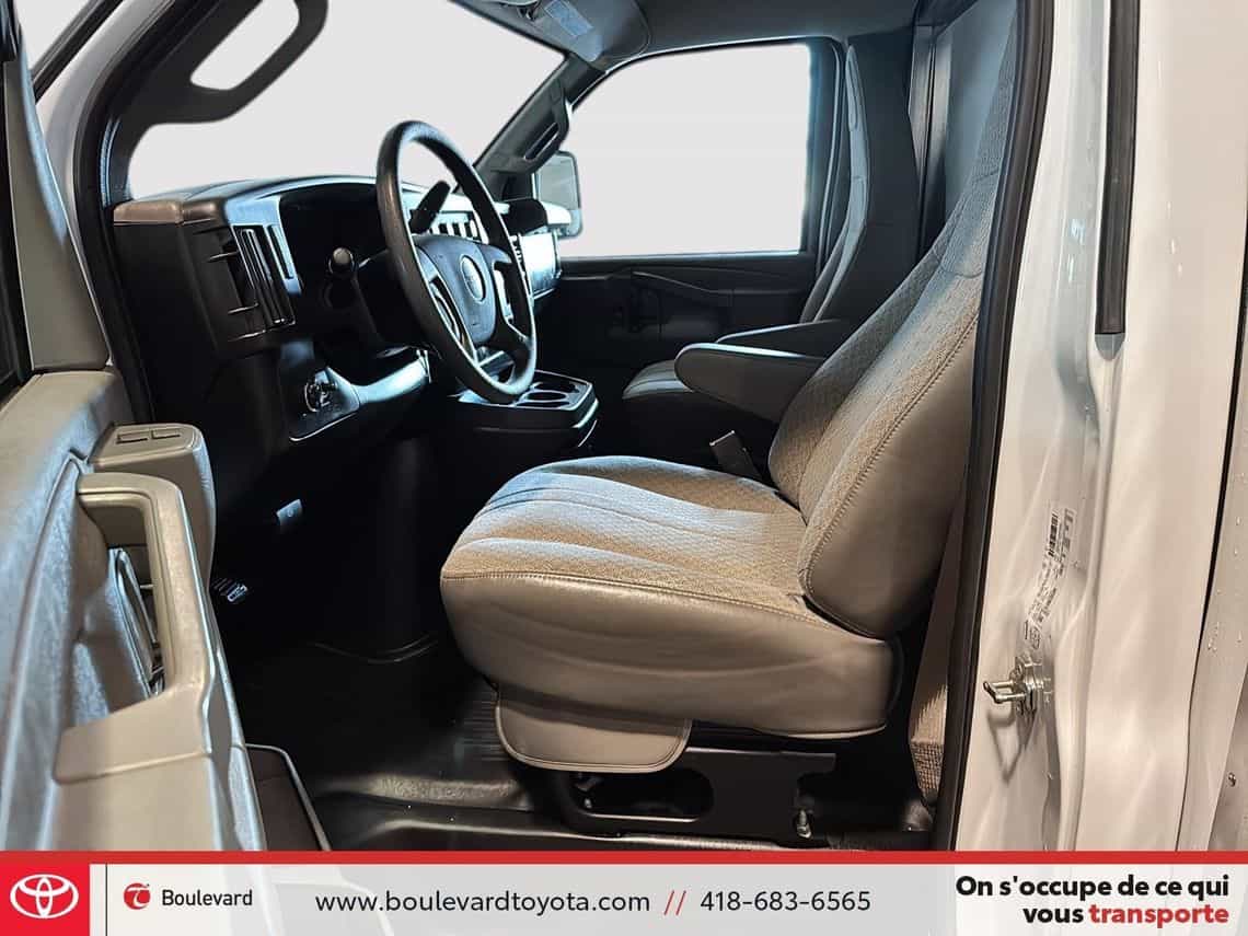 2024 GMC Savana 4500 Cube - Image 11