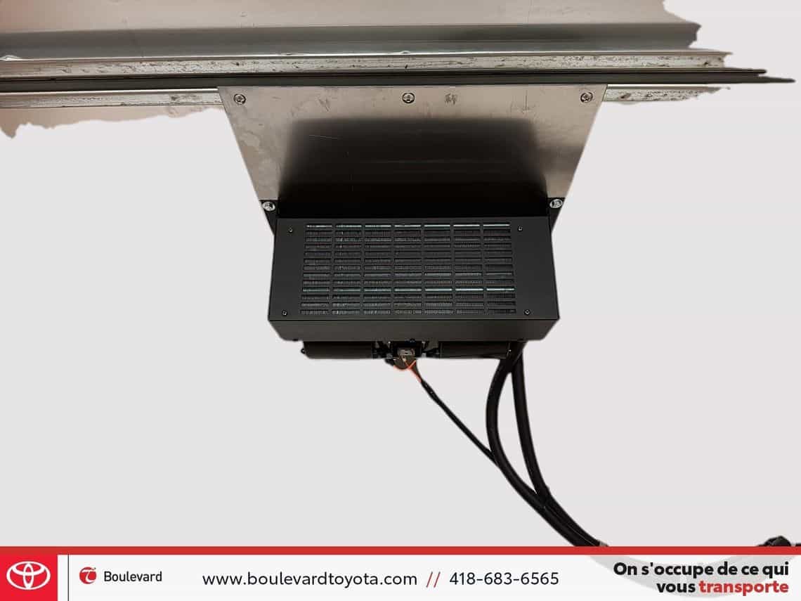 2024 GMC Savana 4500 Cube - Image 19