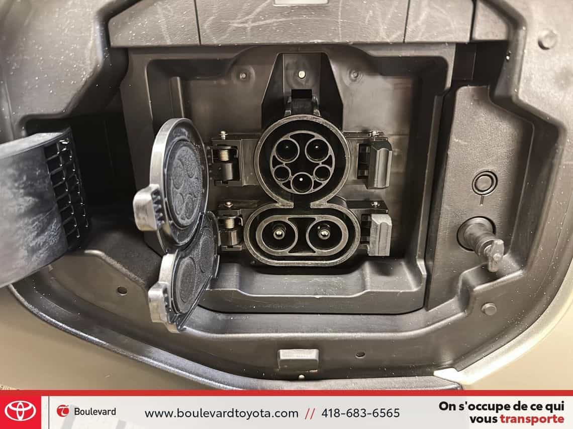 2023 Toyota BZ4X Le - Image 2