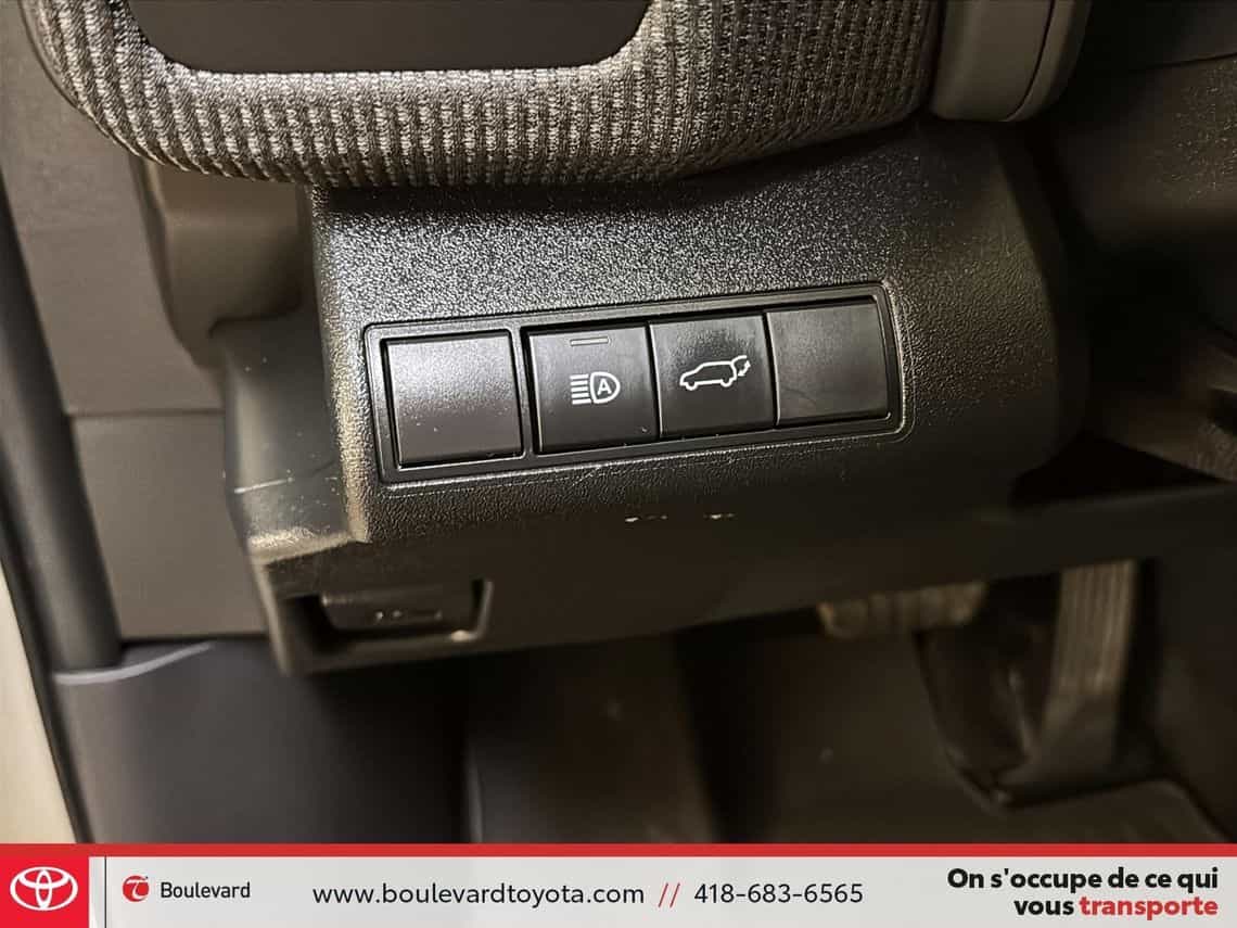 2023 Toyota BZ4X Le - Image 14