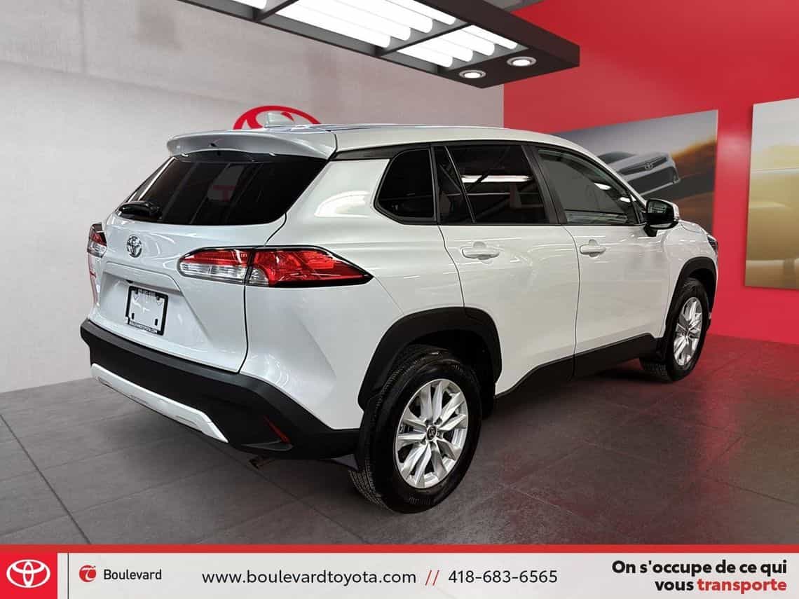 2024 Toyota Corolla Cross Le - Image 4