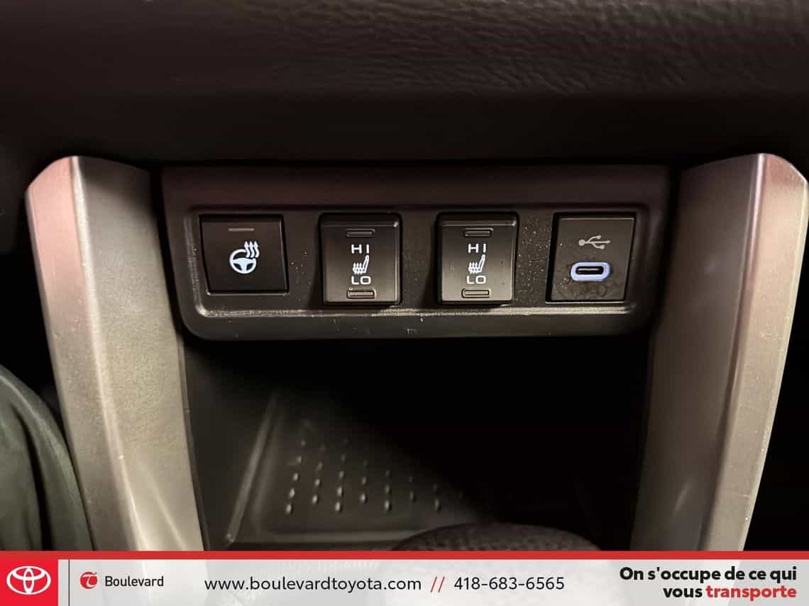 2024 Toyota Corolla Cross Le - Image 16