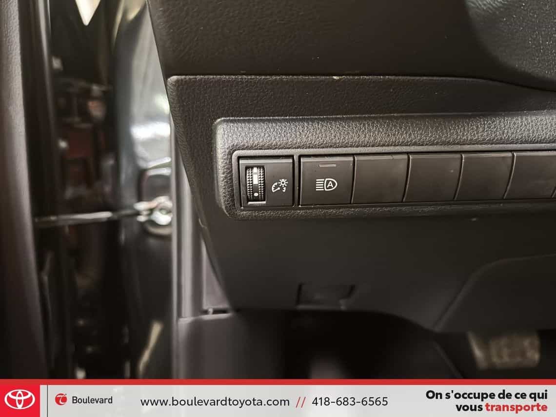 2022 Toyota Corolla L - Image 13