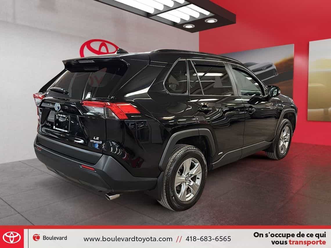 2024 Toyota Rav4 LE Hybride - Image 4