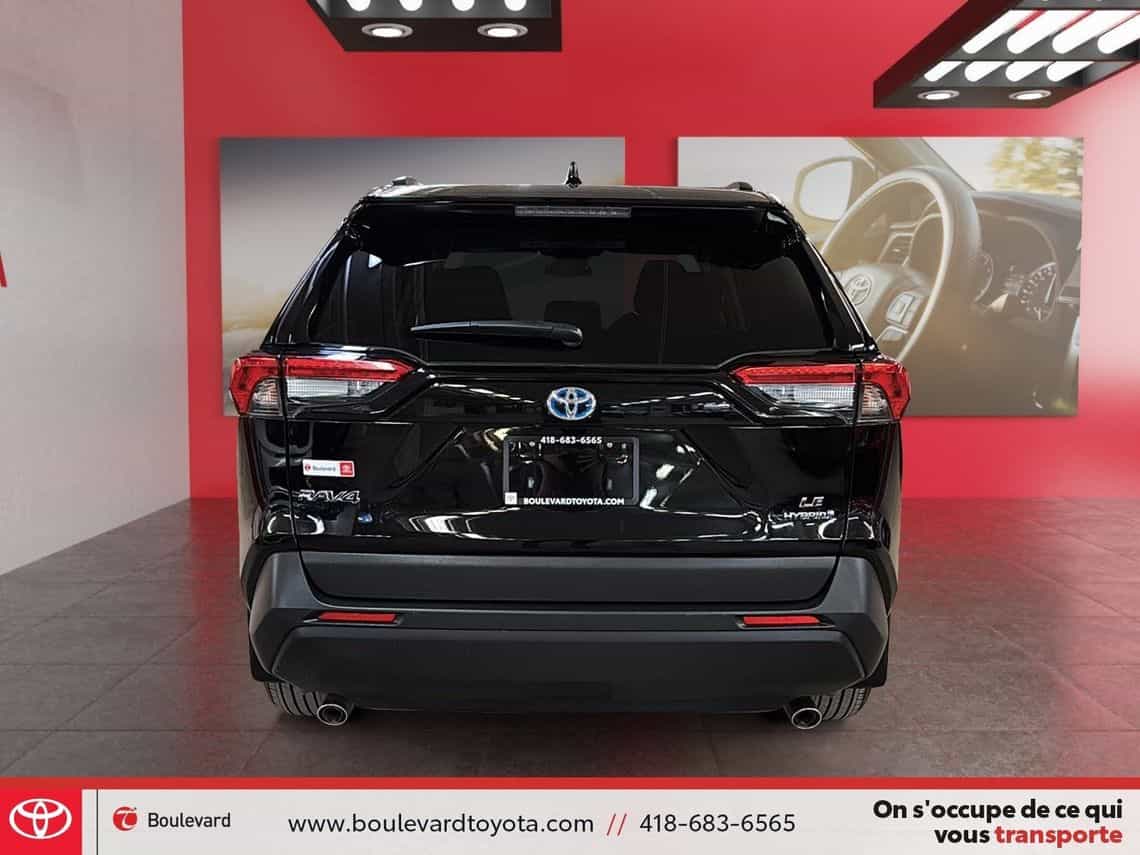 2024 Toyota Rav4 LE Hybride - Image 5