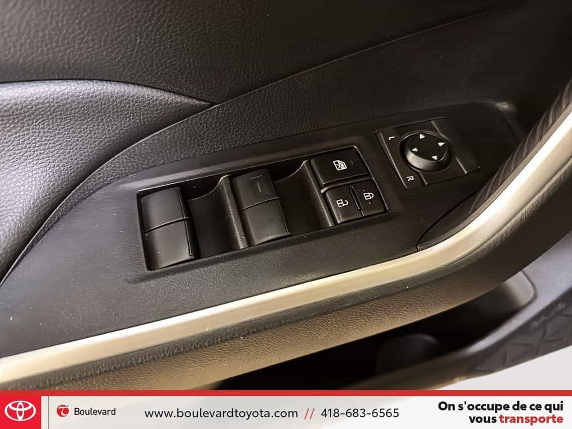 2024 Toyota Rav4 LE Hybride - Image 9