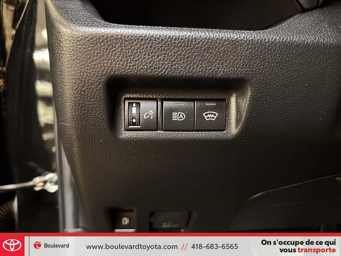 2024 Toyota Rav4 LE Hybride - Image 13