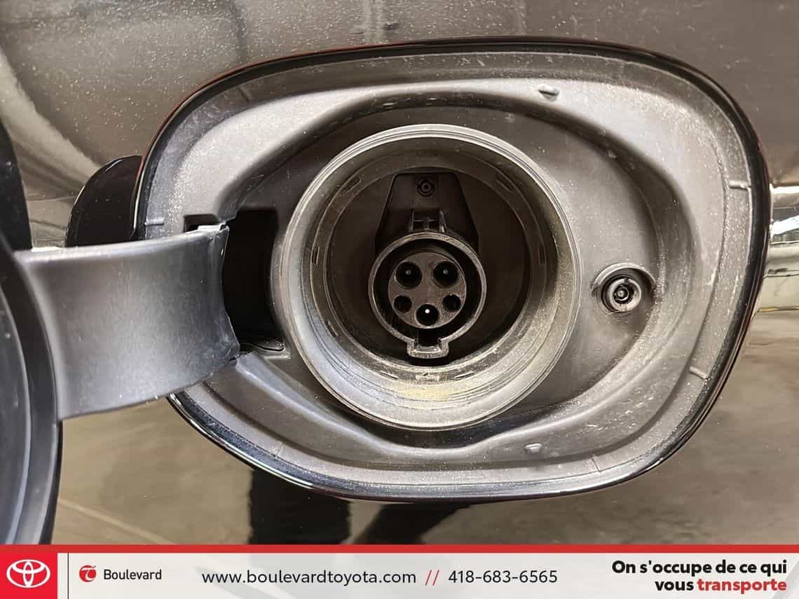 Image 2 Volvo XC60 T8 Plus 2025