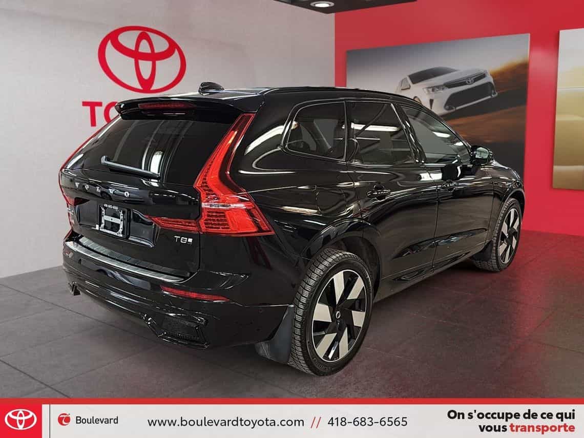2025 Volvo XC60 T8 Plus - Image 5
