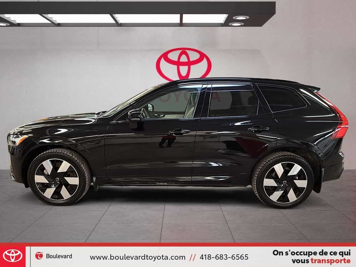 2025 Volvo XC60 T8 Plus - Image 8