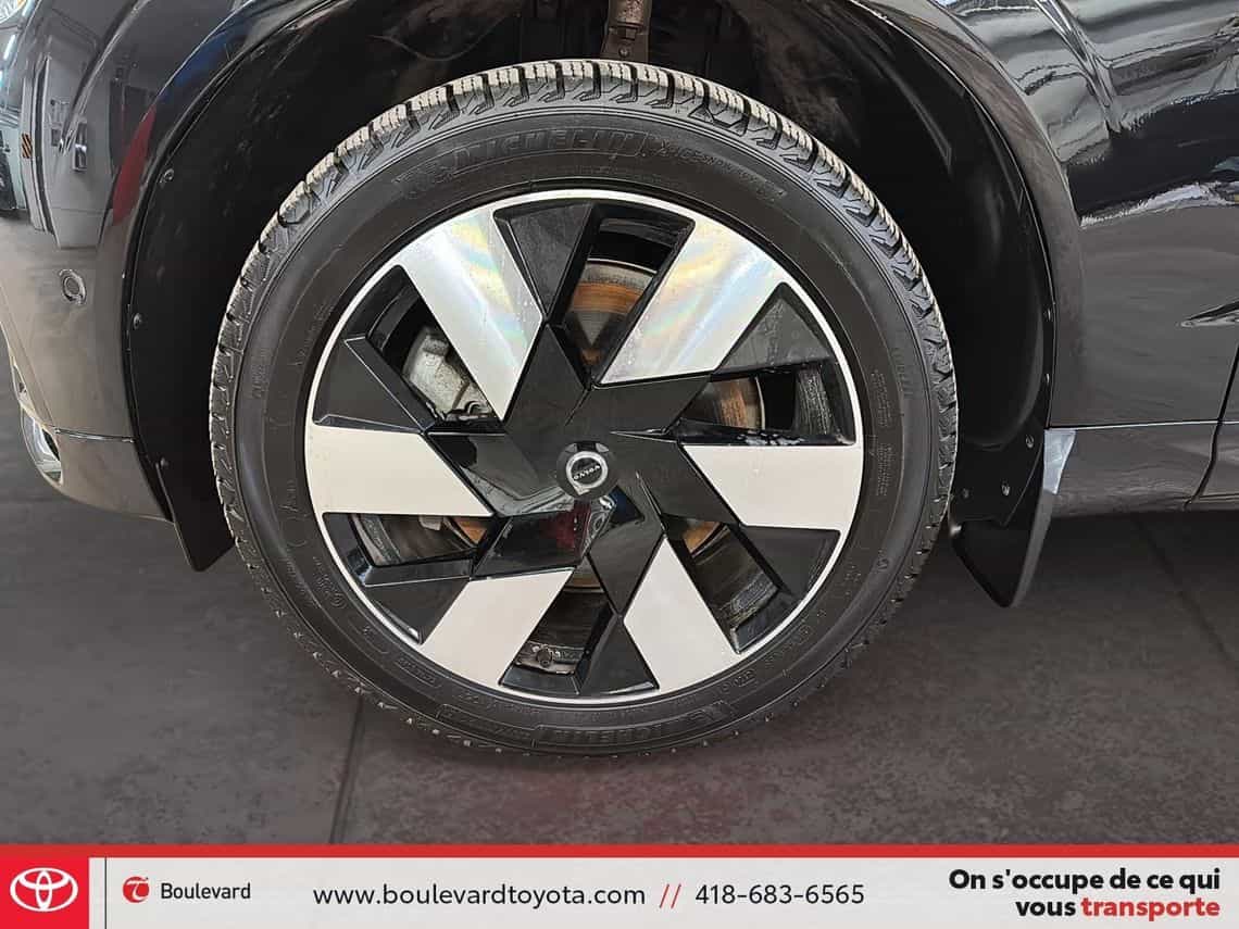 2025 Volvo XC60 T8 Plus - Image 9