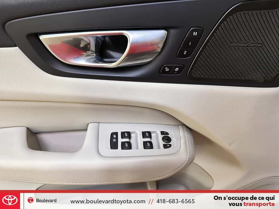 Image 10 Volvo XC60 T8 Plus 2025