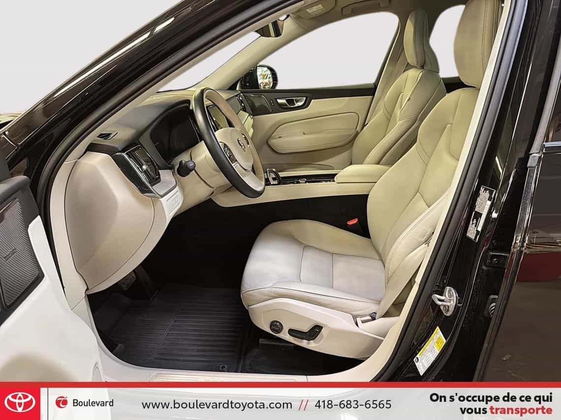 2025 Volvo XC60 T8 Plus - Image 11