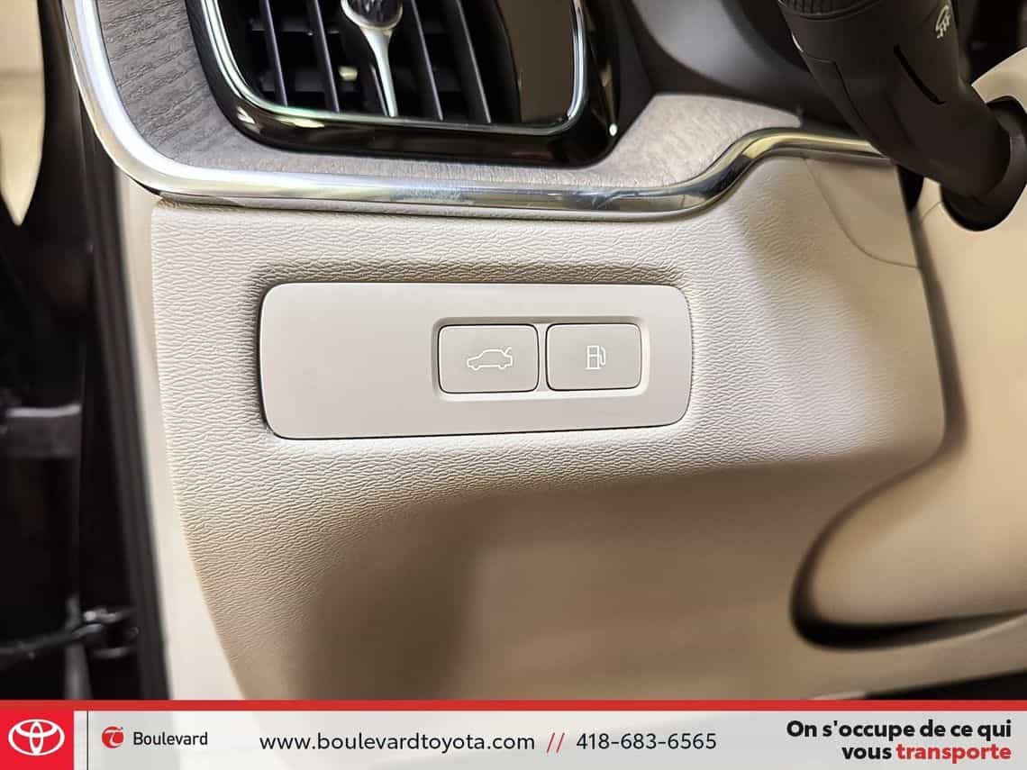 Image 17 Volvo XC60 T8 Plus 2025