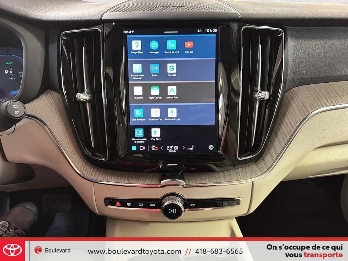 2025 Volvo XC60 T8 Plus - Image 18