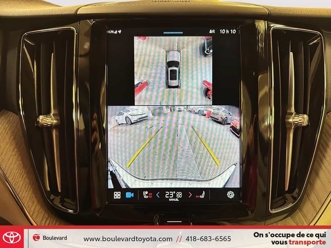 2025 Volvo XC60 T8 Plus - Image 21