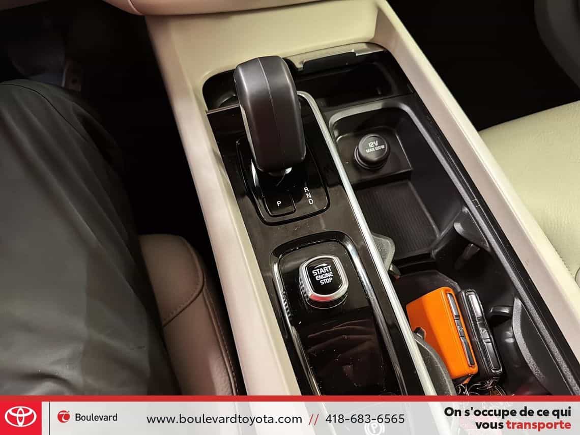 2025 Volvo XC60 T8 Plus - Image 22