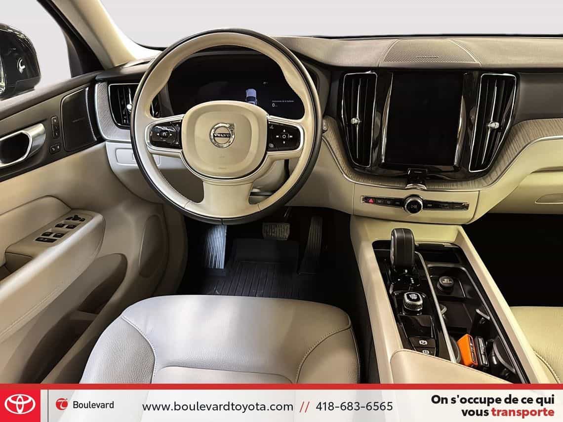 2025 Volvo XC60 T8 Plus - Image 23