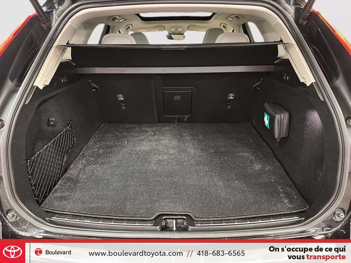 2025 Volvo XC60 T8 Plus - Image 26