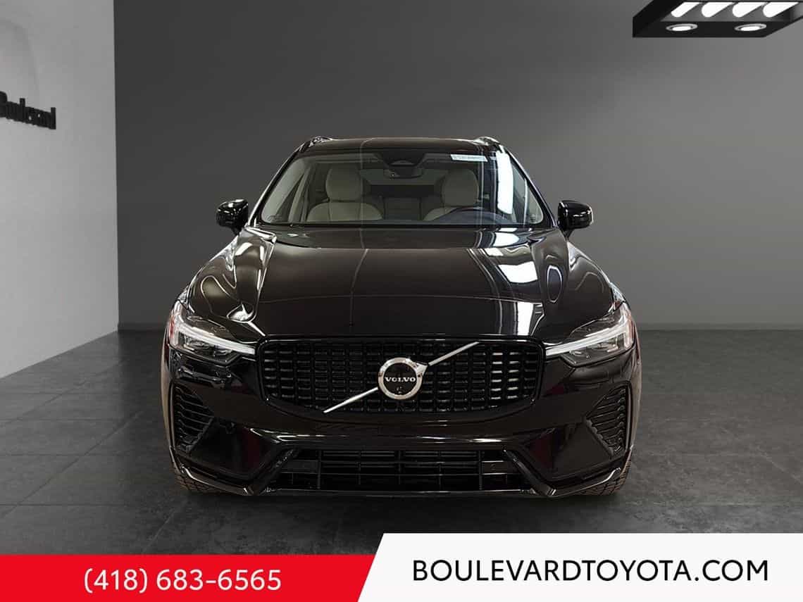 2025 Volvo XC60 T8 Plus - Image 3