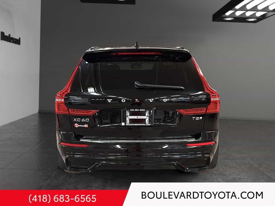2025 Volvo XC60 T8 Plus - Image 10