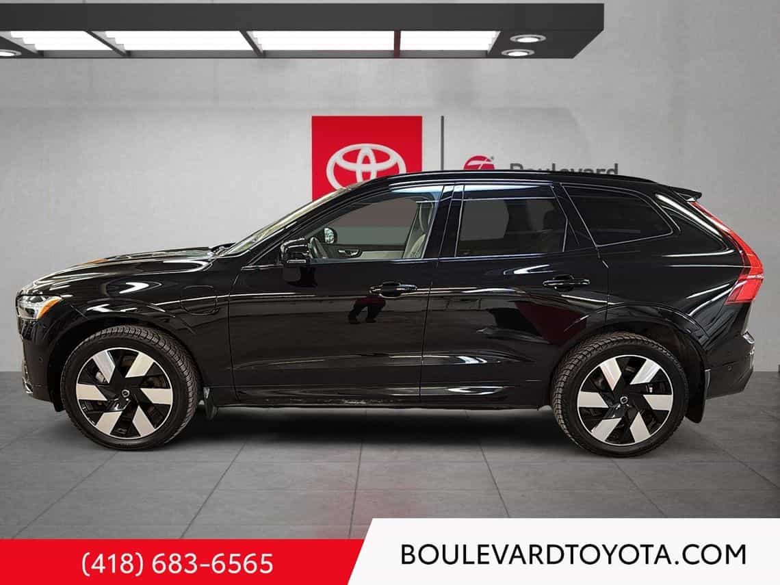 2025 Volvo XC60 T8 Plus - Image 11