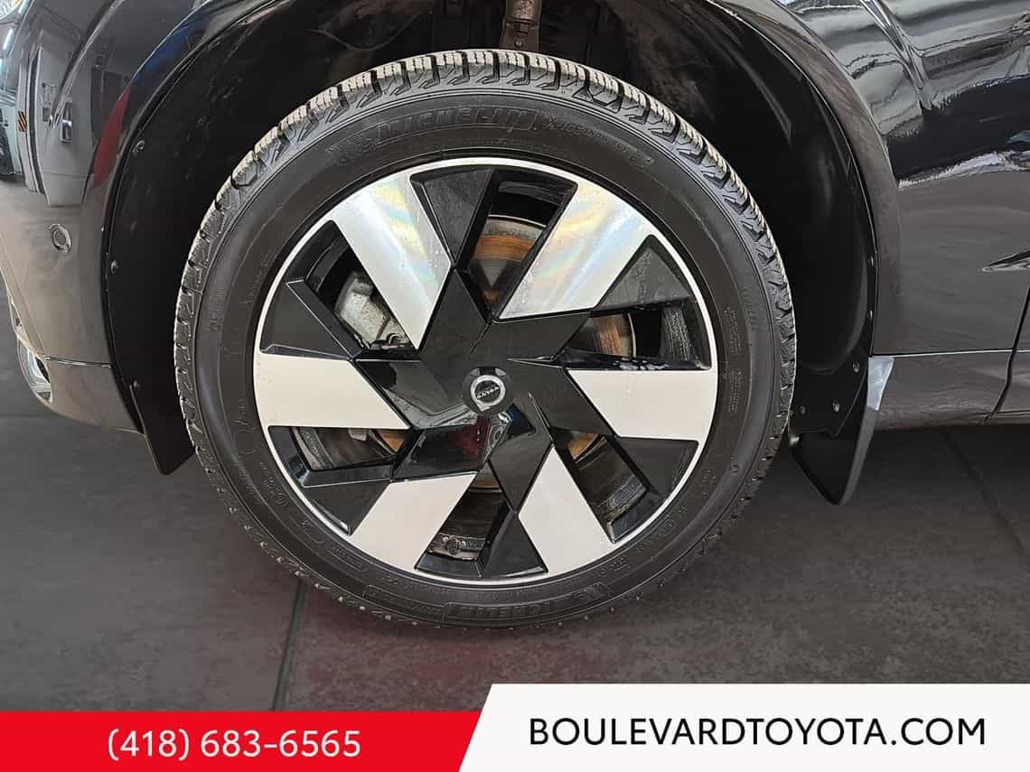 2025 Volvo XC60 T8 Plus - Image 13