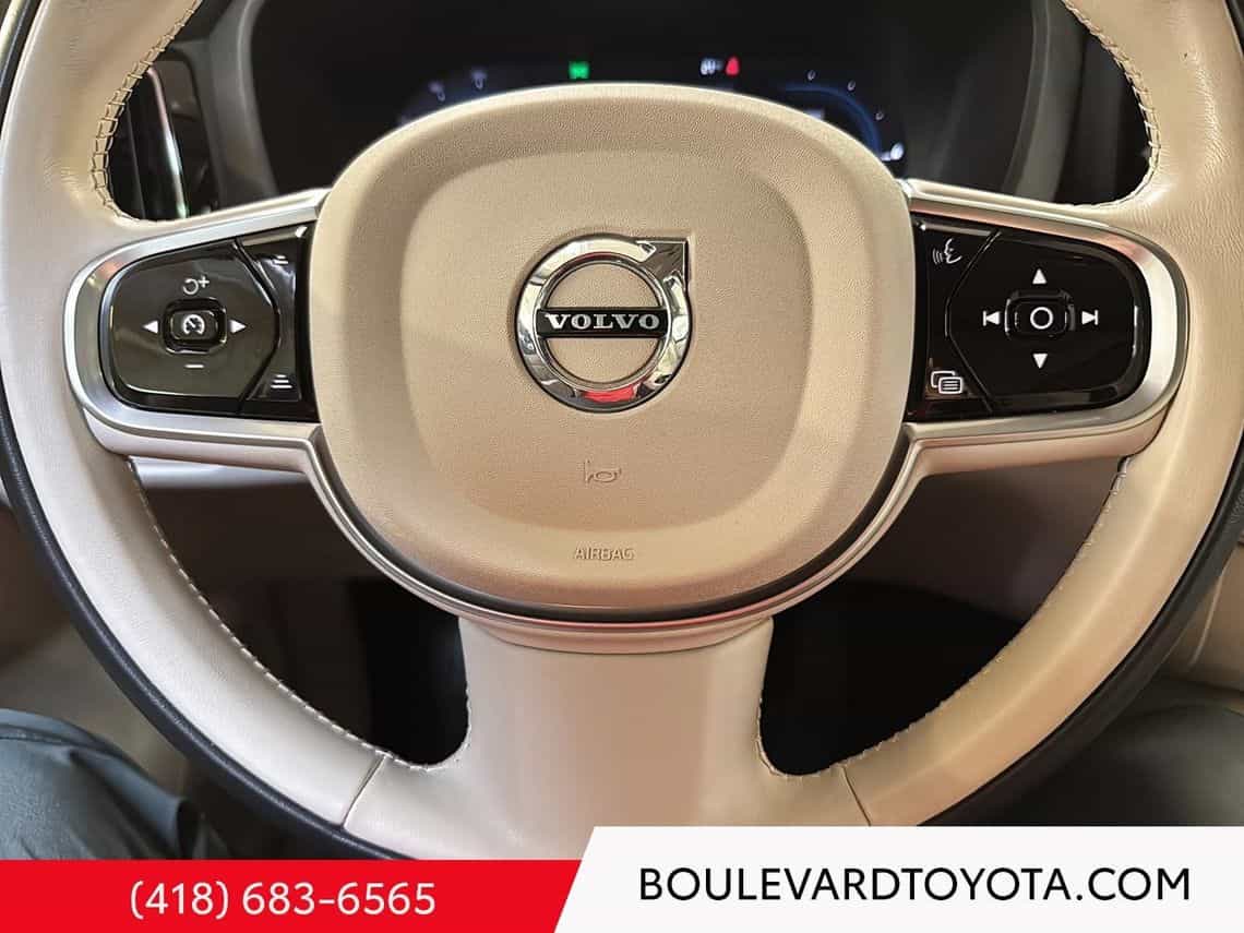 2025 Volvo XC60 T8 Plus - Image 19