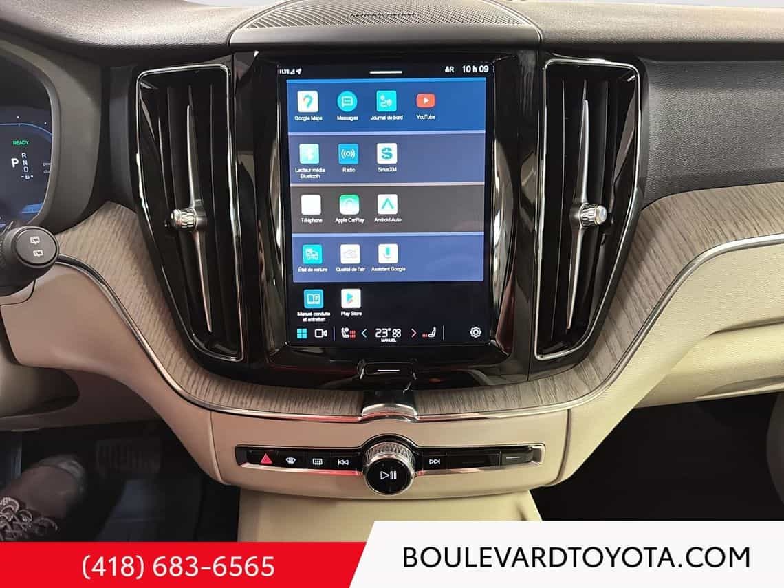 2025 Volvo XC60 T8 Plus - Image 21