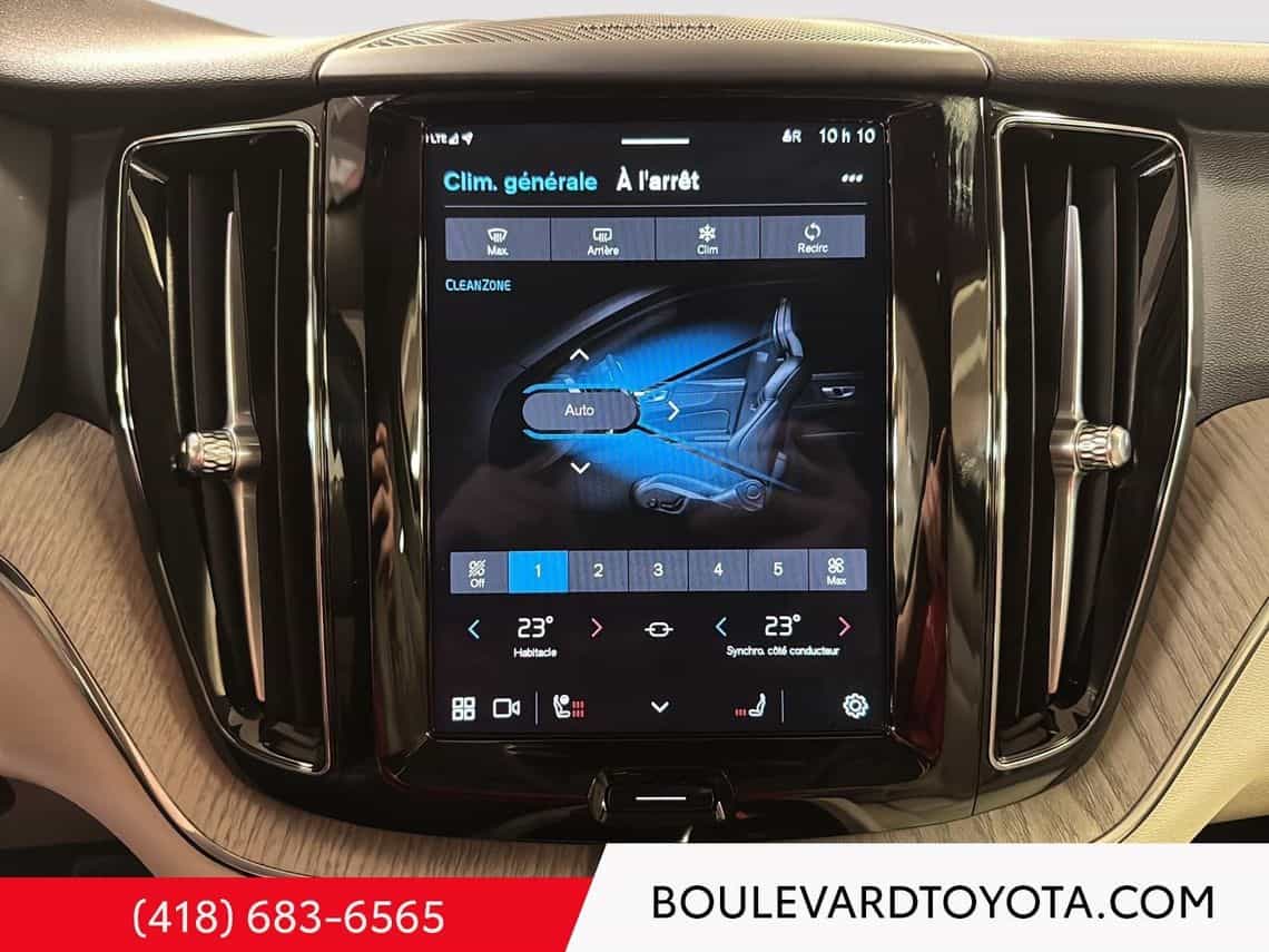 2025 Volvo XC60 T8 Plus - Image 22