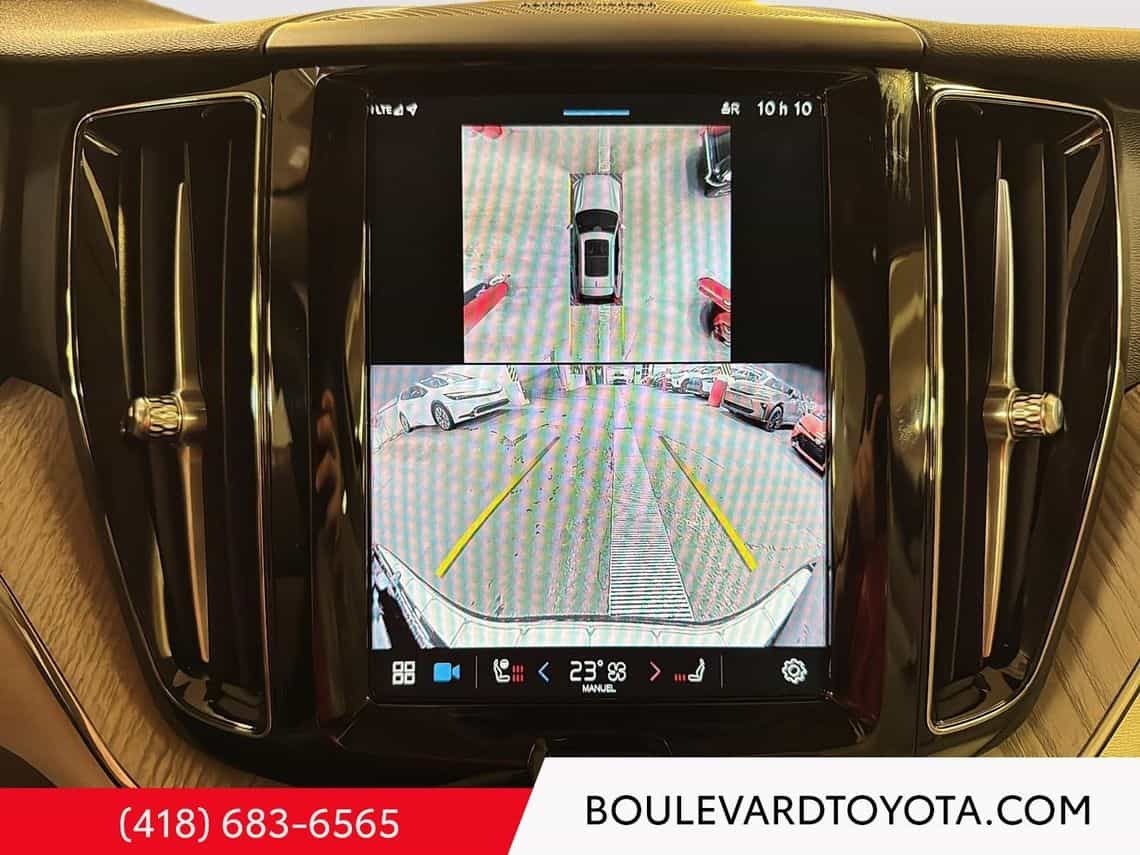 2025 Volvo XC60 T8 Plus - Image 24