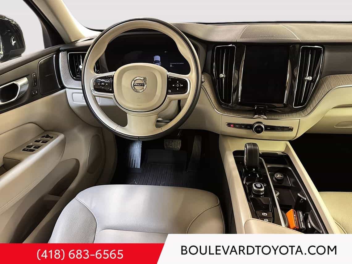 2025 Volvo XC60 T8 Plus - Image 26