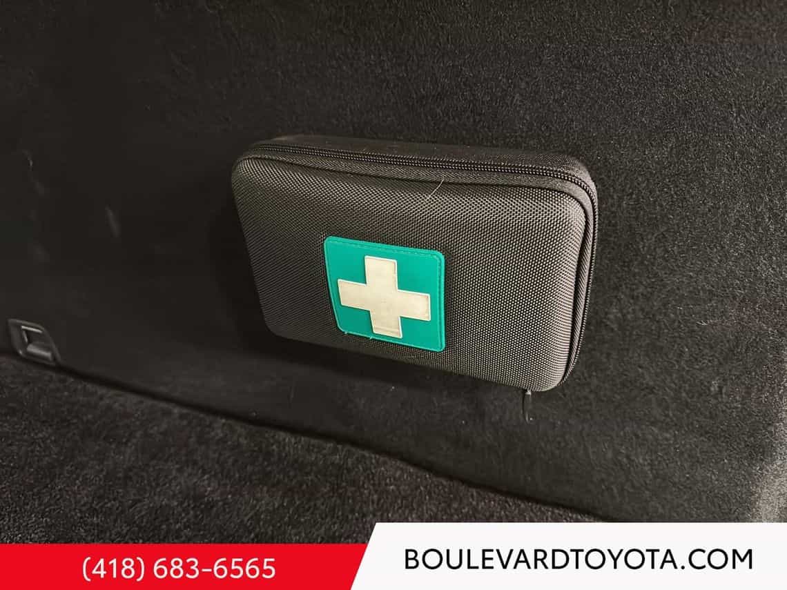 2025 Volvo XC60 T8 Plus - Image 30