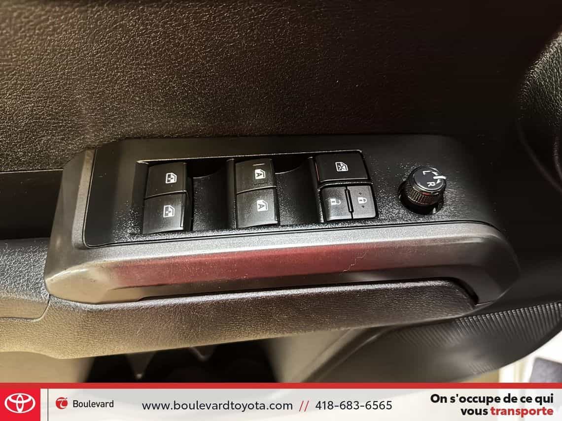 2023 Toyota Tacoma TRD Sport - Image 9