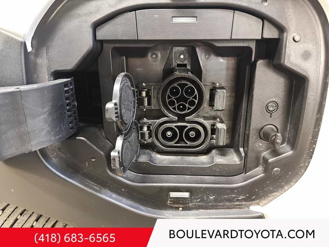 2023 Toyota BZ4X XLE Techno - Image 2