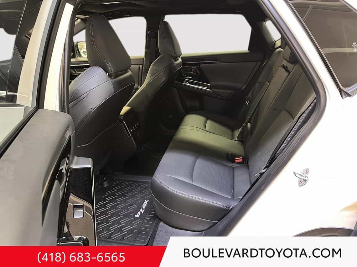 2023 Toyota BZ4X XLE Techno - Image 24