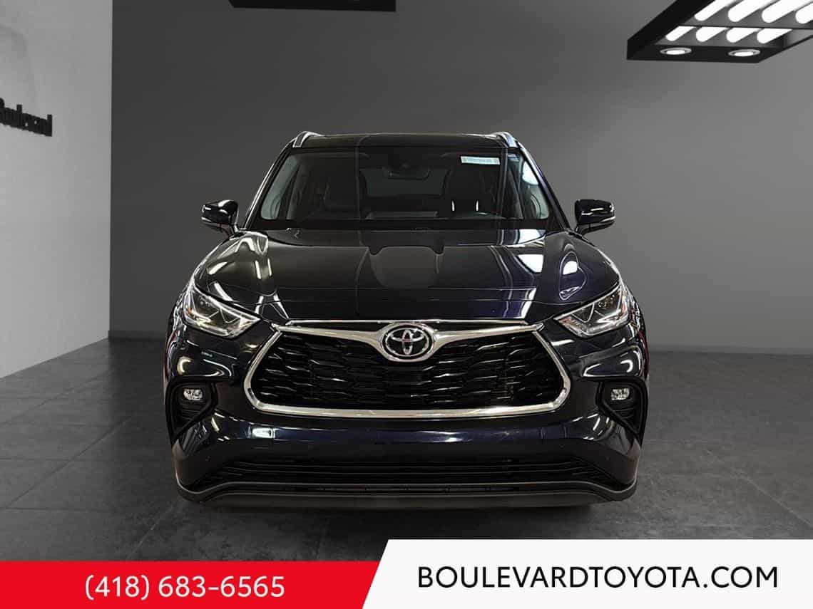 2023 Toyota Highlander Limited - Image 2