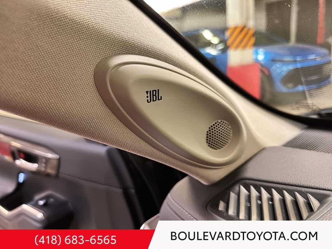 2023 Toyota Highlander Limited - Image 14