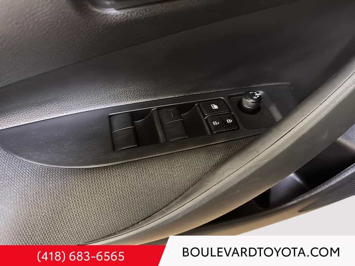 2025 Toyota Corolla LE Hybride - Image 22