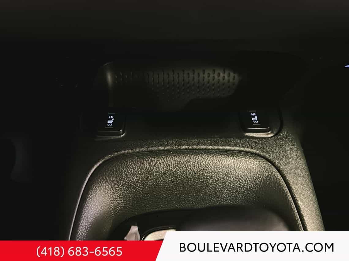 2025 Toyota Corolla LE Hybride - Image 34