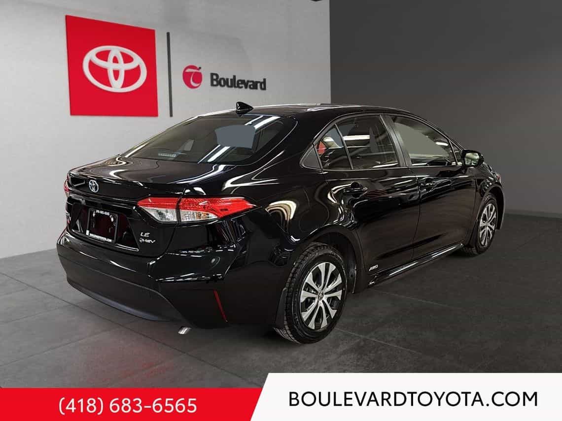 2025 Toyota Corolla LE Hybride - Image 4