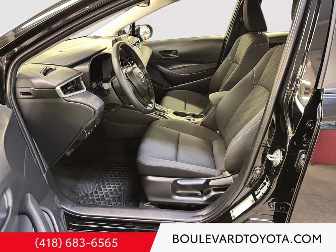 2025 Toyota Corolla LE Hybride - Image 10