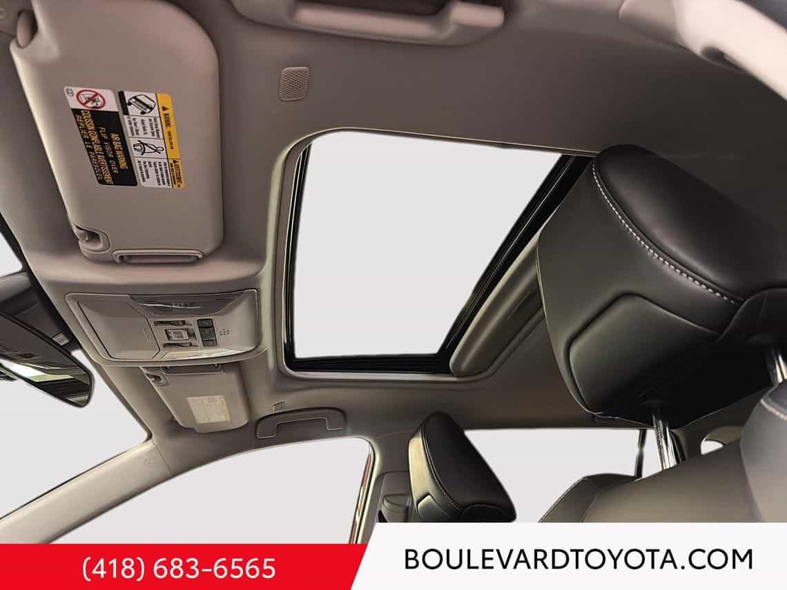 2024 Toyota Rav4 XLE Hybride - Image 20